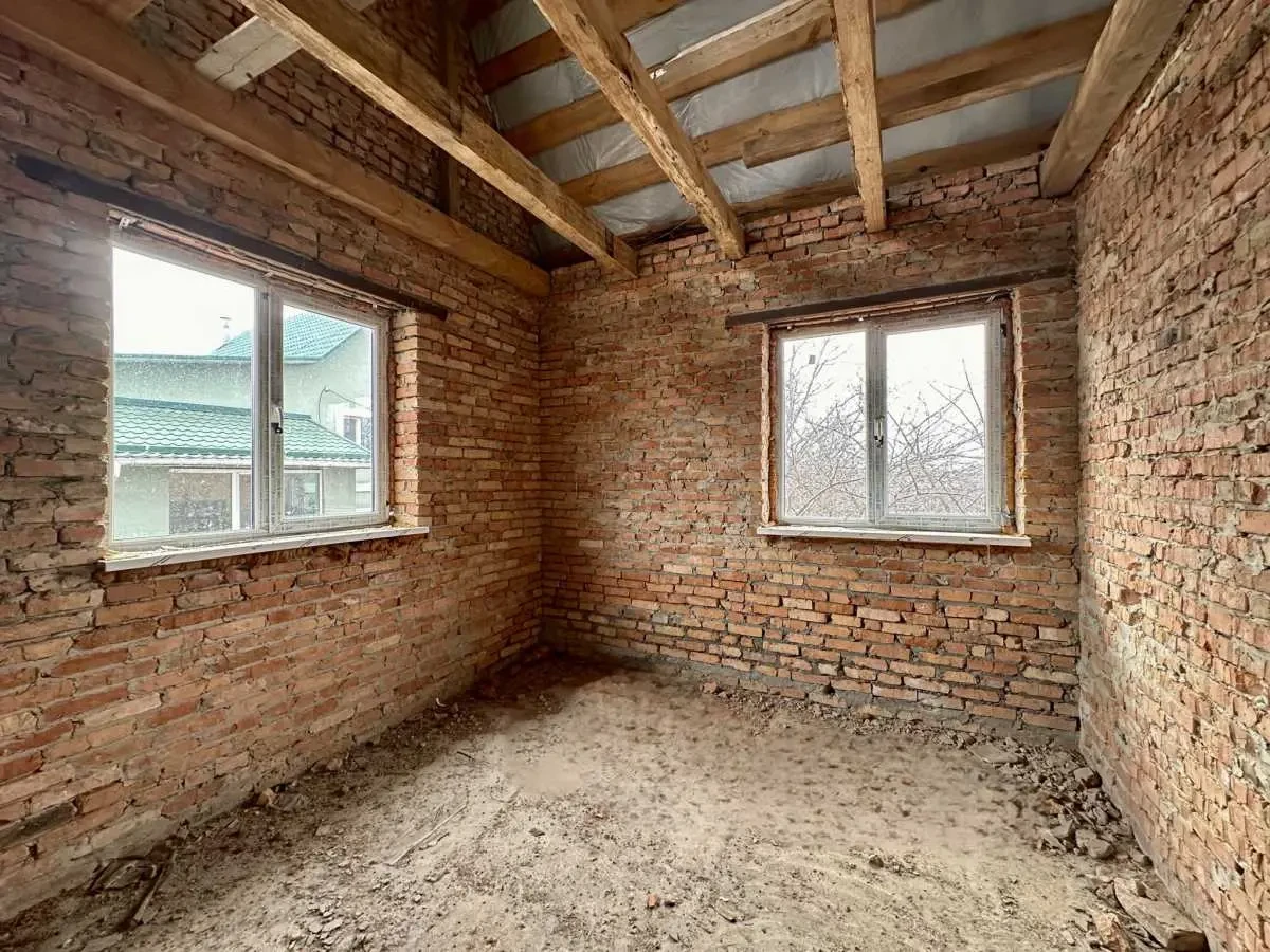 3-к дача Обухівський, Підгірці, Будівельник 6