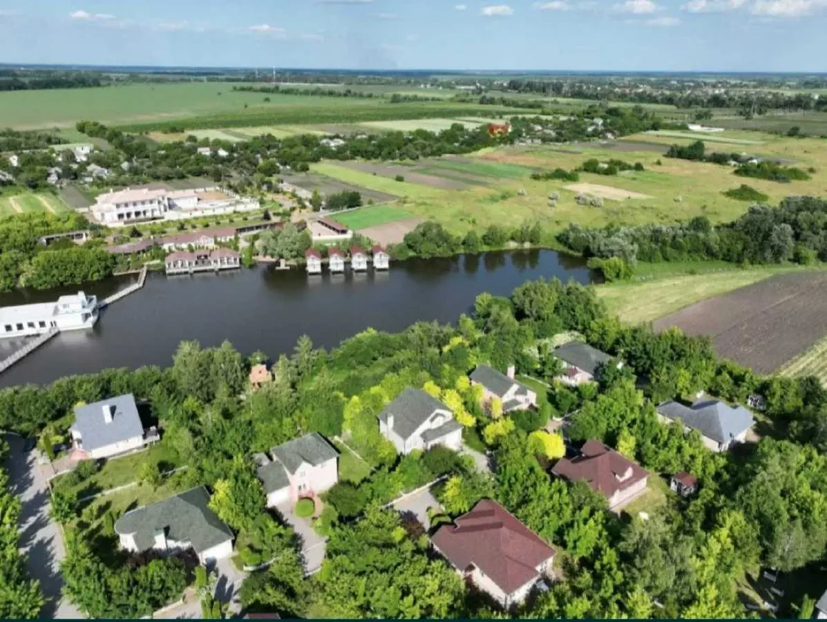 приміщення, будівлі Фастівський, Порадівка, Реаолюціїї 1 20