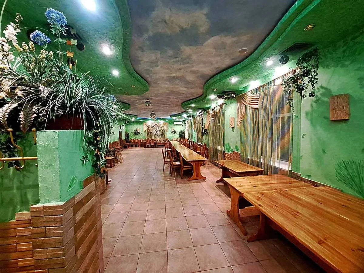 приміщення, будівлі Фастівський, Порадівка, Реаолюціїї 1 12