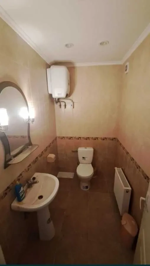 приміщення, будівлі Фастівський, Порадівка, Реаолюціїї 1 18