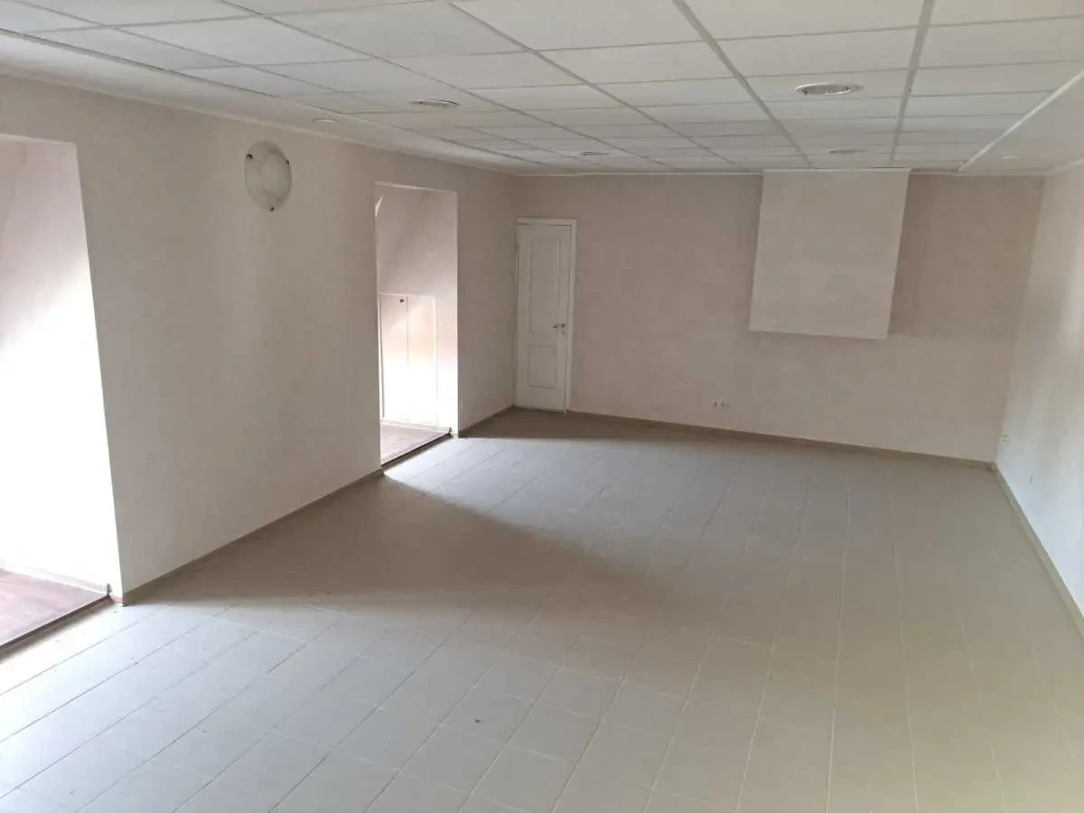 приміщення, будівлі Фастівський, Порадівка, Реаолюціїї 1 13