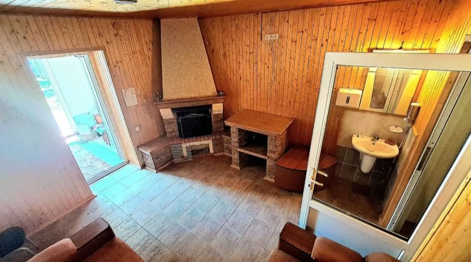 приміщення, будівлі Фастівський, Порадівка, Реаолюціїї 1 8