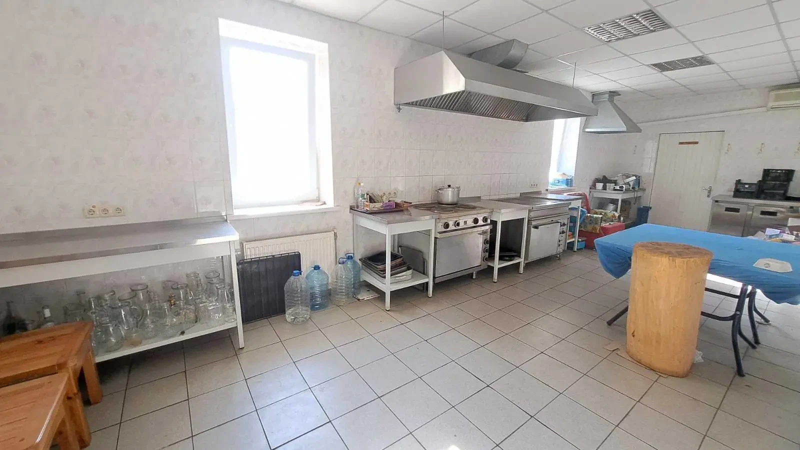 приміщення, будівлі Фастівський, Порадівка, Реаолюціїї 1 16