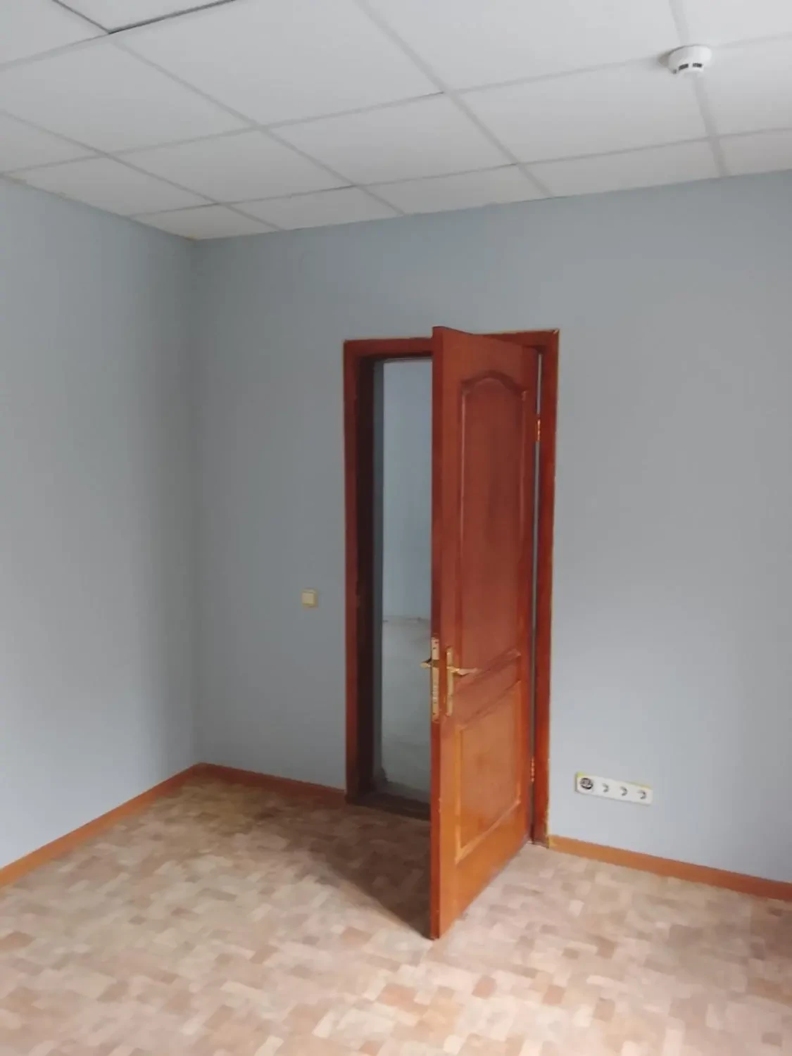 Пропонуються до оренди офісні приміщення від 15 до 400м2. 2