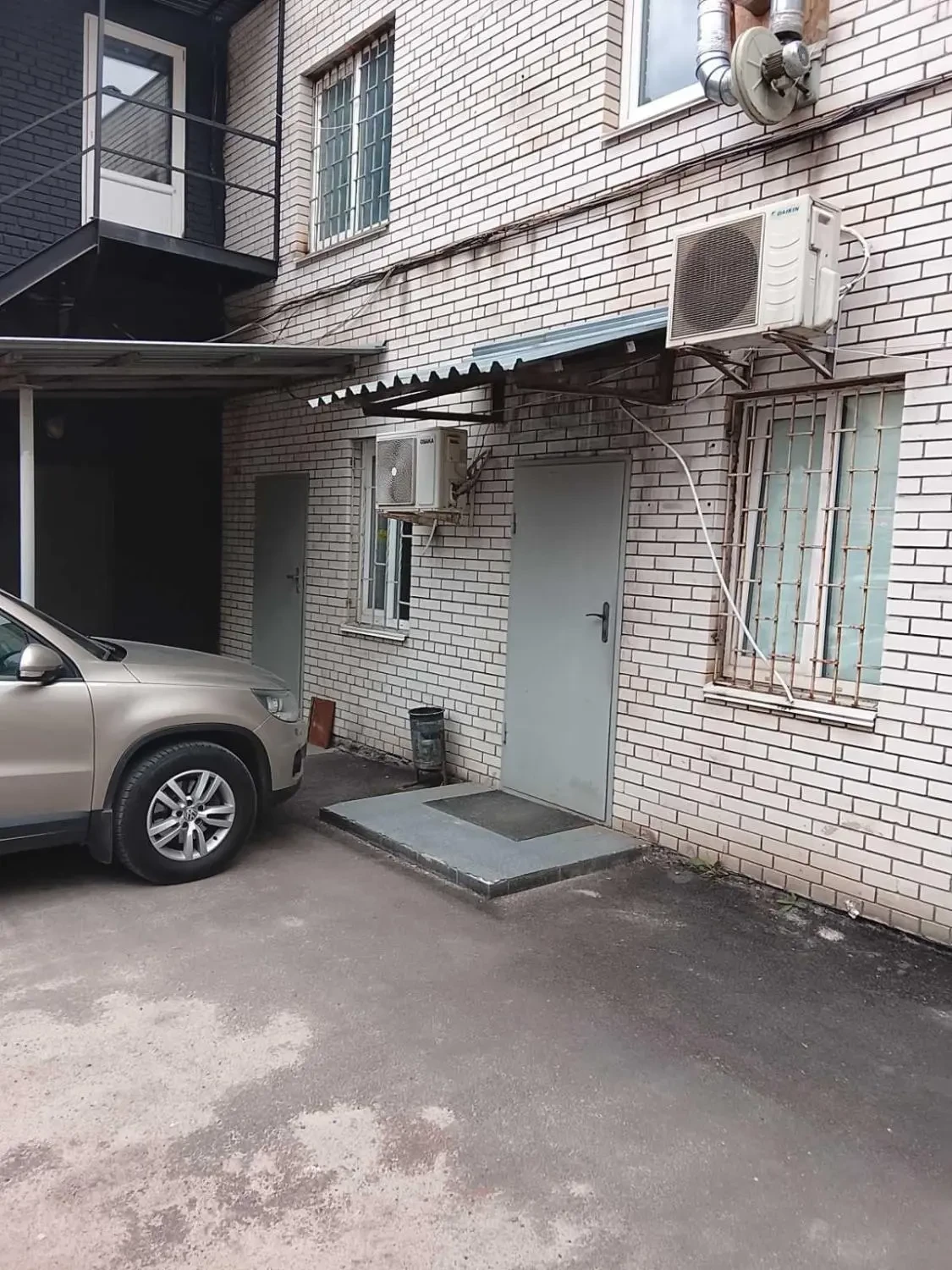 Пропонуються до оренди офісні приміщення від 15 до 400м2. 5