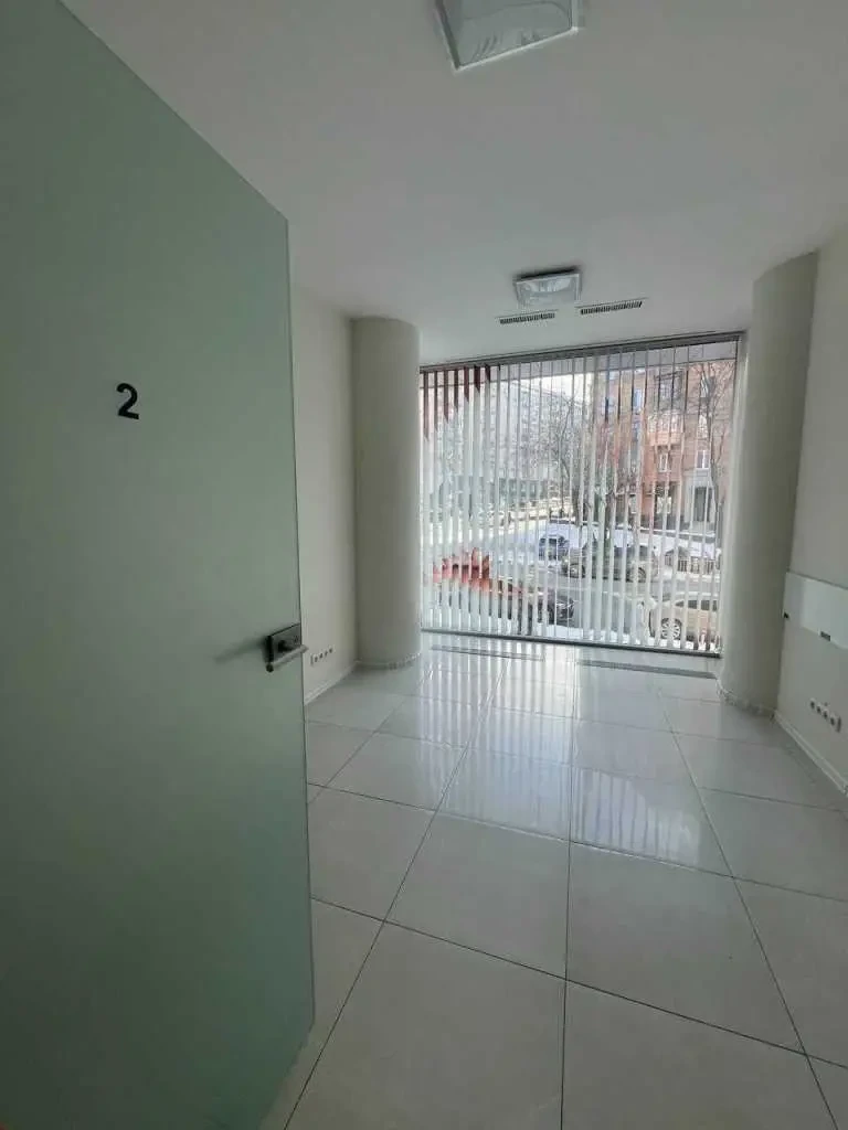 торгові площі Київ, Печерський, Кловський 12а 2