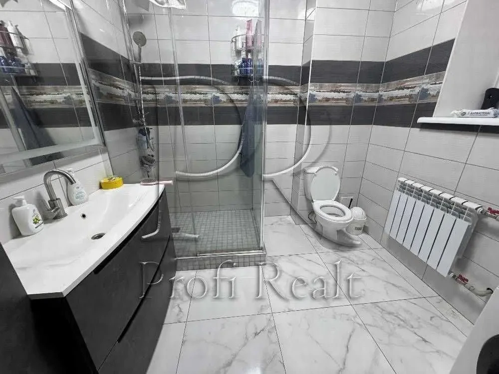 3-к будинок Броварський, Зазим`я, Зимня вулиця 8