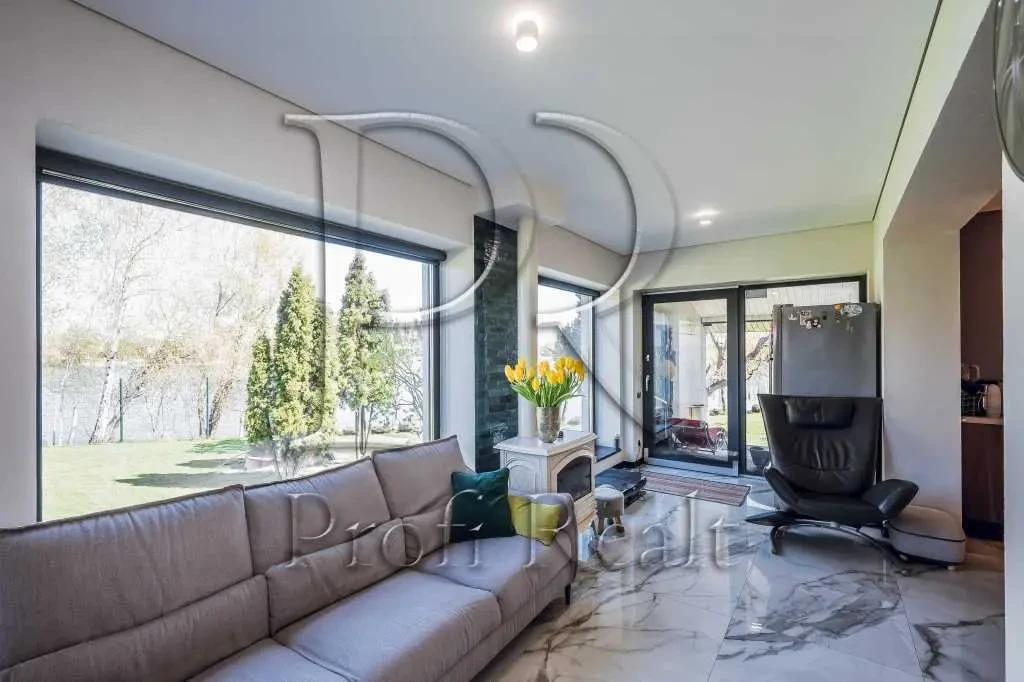 7-к будинок Обухівський, Підгірці, Озерна вулиця 10