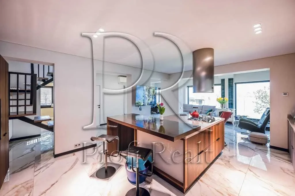 7-к будинок Обухівський, Підгірці, Озерна вулиця 11