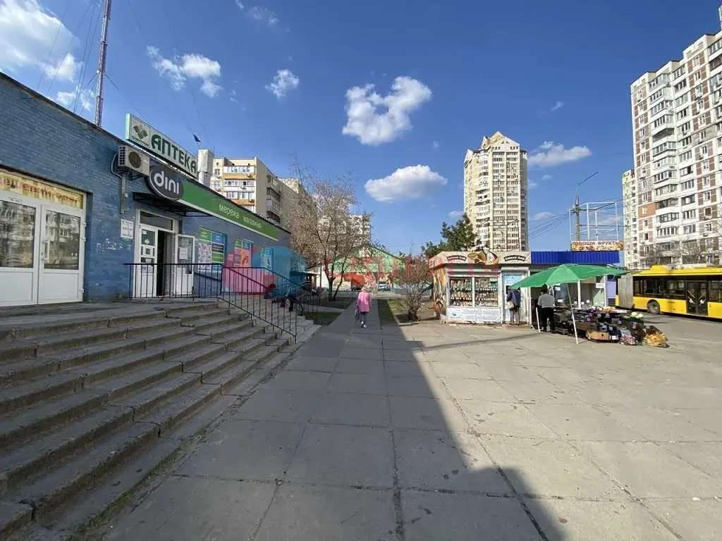 торгові площі Київ, Оболонський, Героїв Сталінграду 65 14