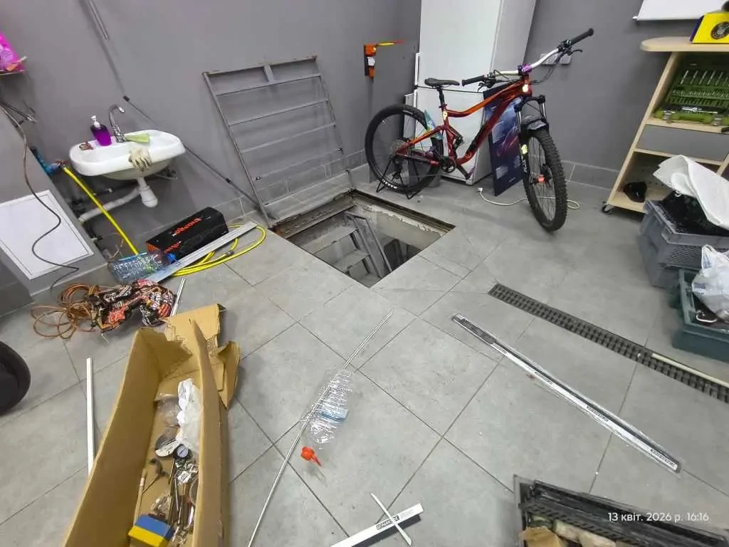 окремий гараж Київ, Деснянський, Крайня 13 2