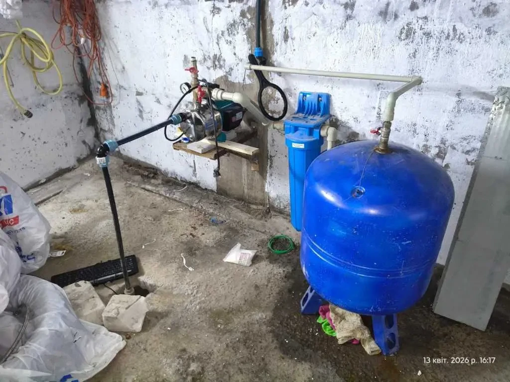 окремий гараж Київ, Деснянський, Крайня 13 17