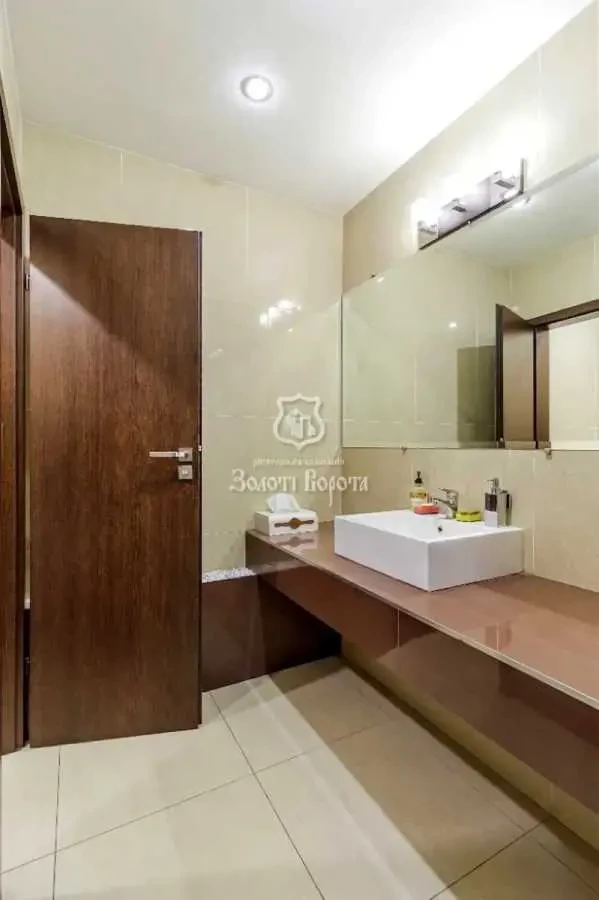 об’єкт сфери послуг Київ, Шевченківський, Дмитрівська 69 13