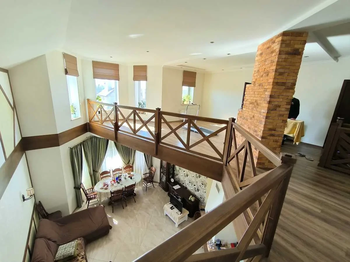 5-к будинок Бучанський, Макарів, квіткова 7