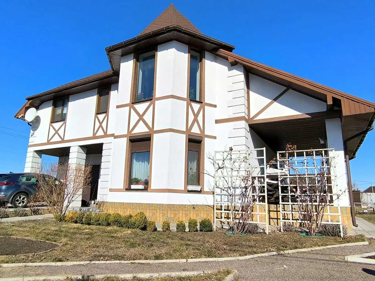 5-к будинок Бучанський, Макарів, квіткова 5