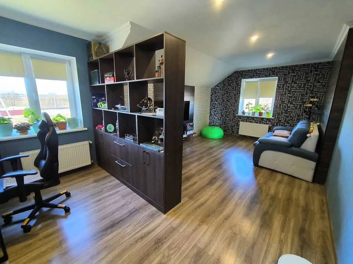 5-к будинок Бучанський, Макарів, квіткова 9