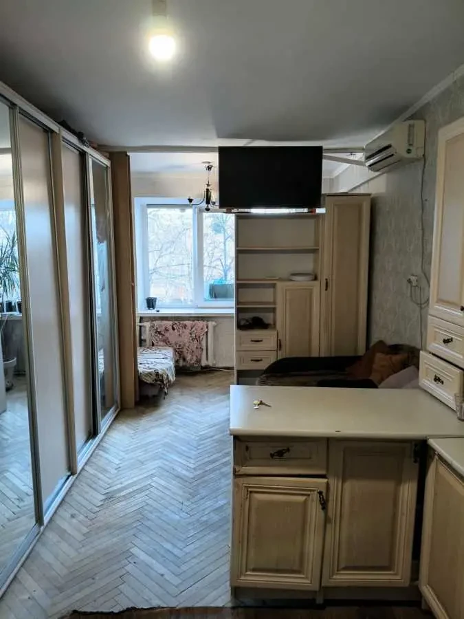 кімната Київ, Шевченківський, Івана Гонти 9