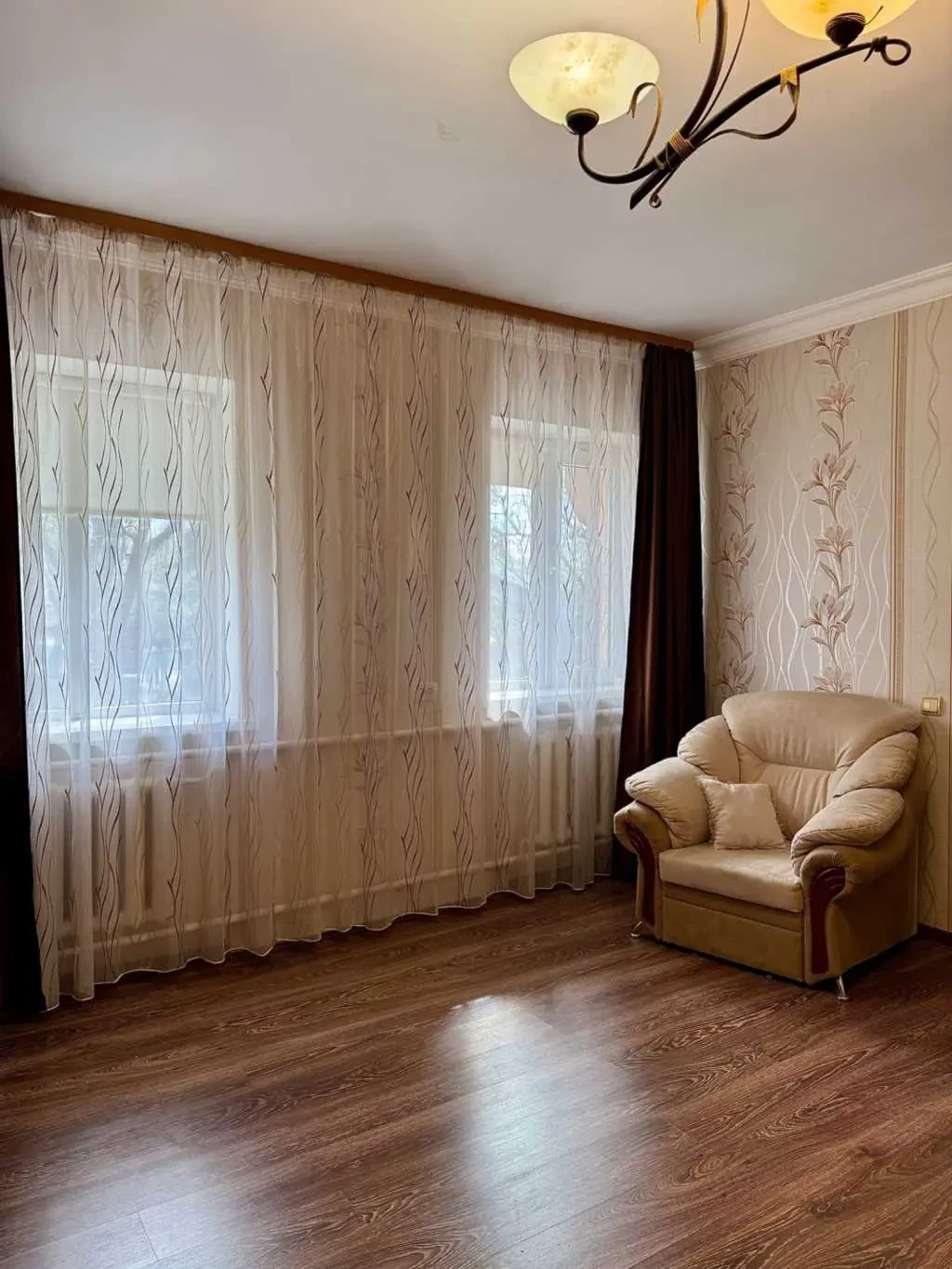 3-к будинок Бориспільський, Вишеньки, Миру 2