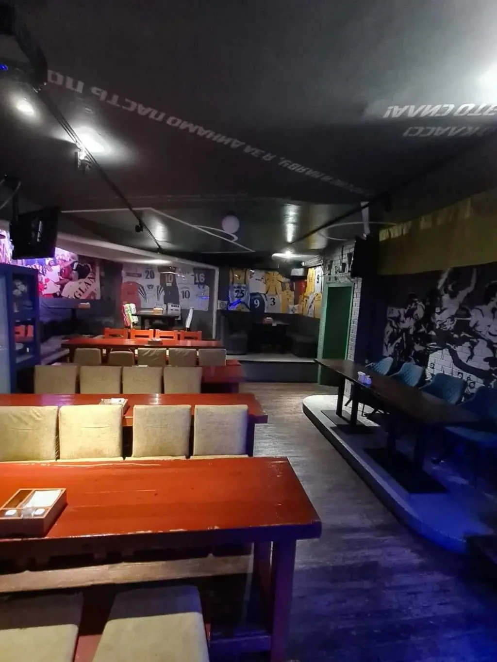 кафе, бар, ресторан Київ, Дніпровський, Павла Тичини 7 9