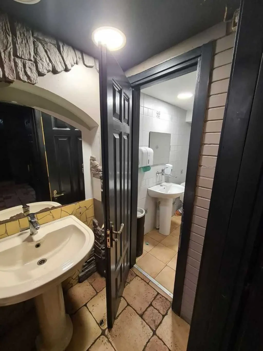 кафе, бар, ресторан Київ, Дніпровський, Павла Тичини 7 10