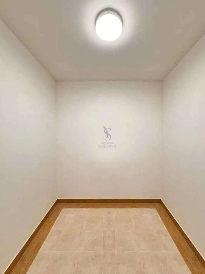 склади Київ, Дніпровський, Генерала Жмаченка 28а