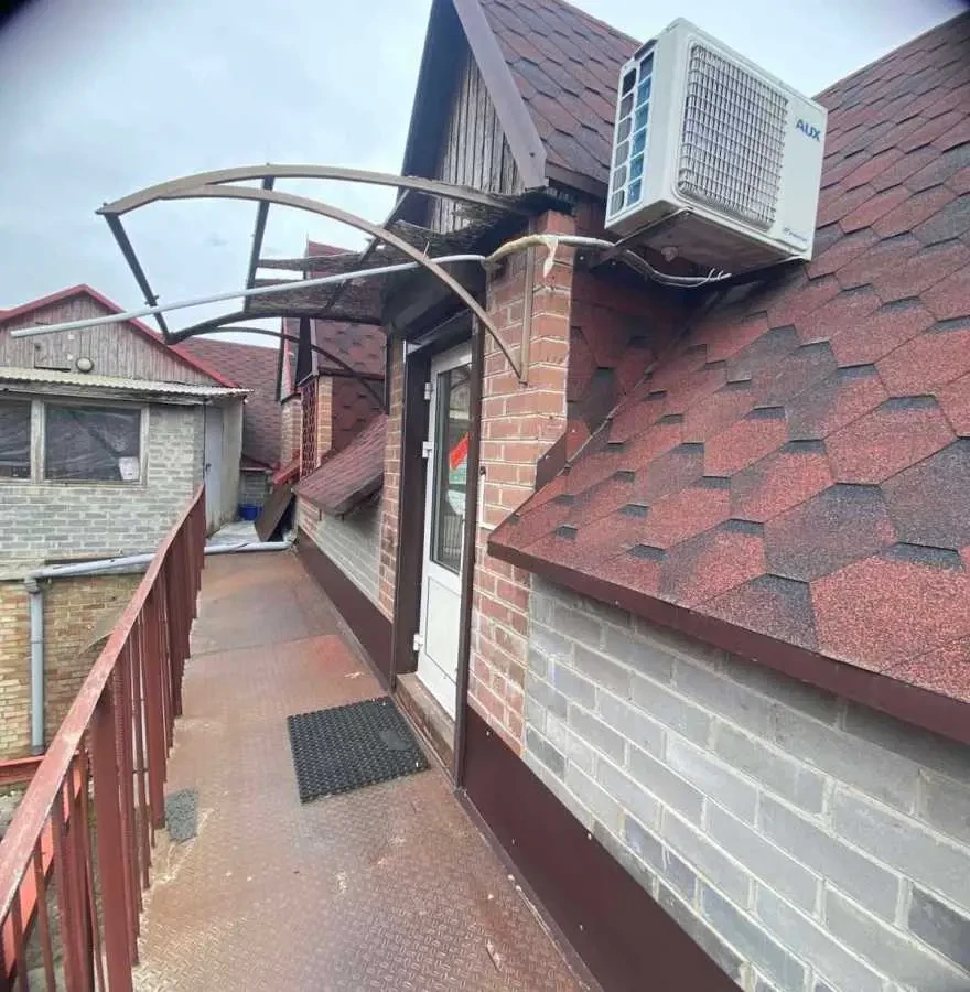 об’єкт сфери послуг Бориспільський, Бориспіль, Верхній вал 3 8