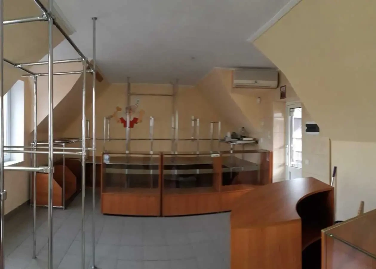 об’єкт сфери послуг Бориспільський, Бориспіль, Верхній вал 3 2