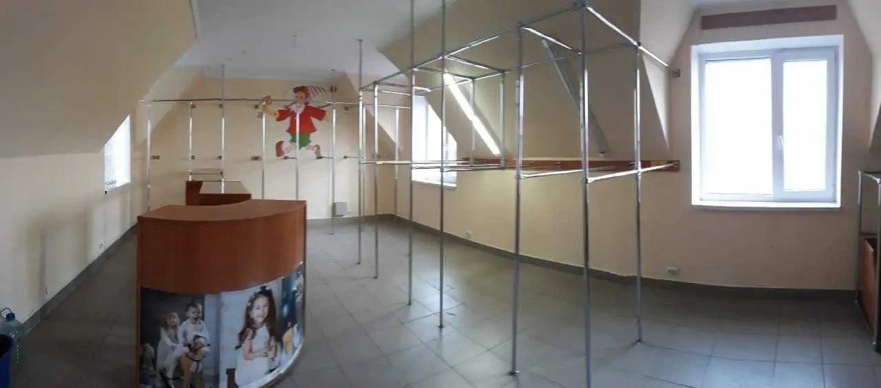 об’єкт сфери послуг Бориспільський, Бориспіль, Верхній вал 3 5