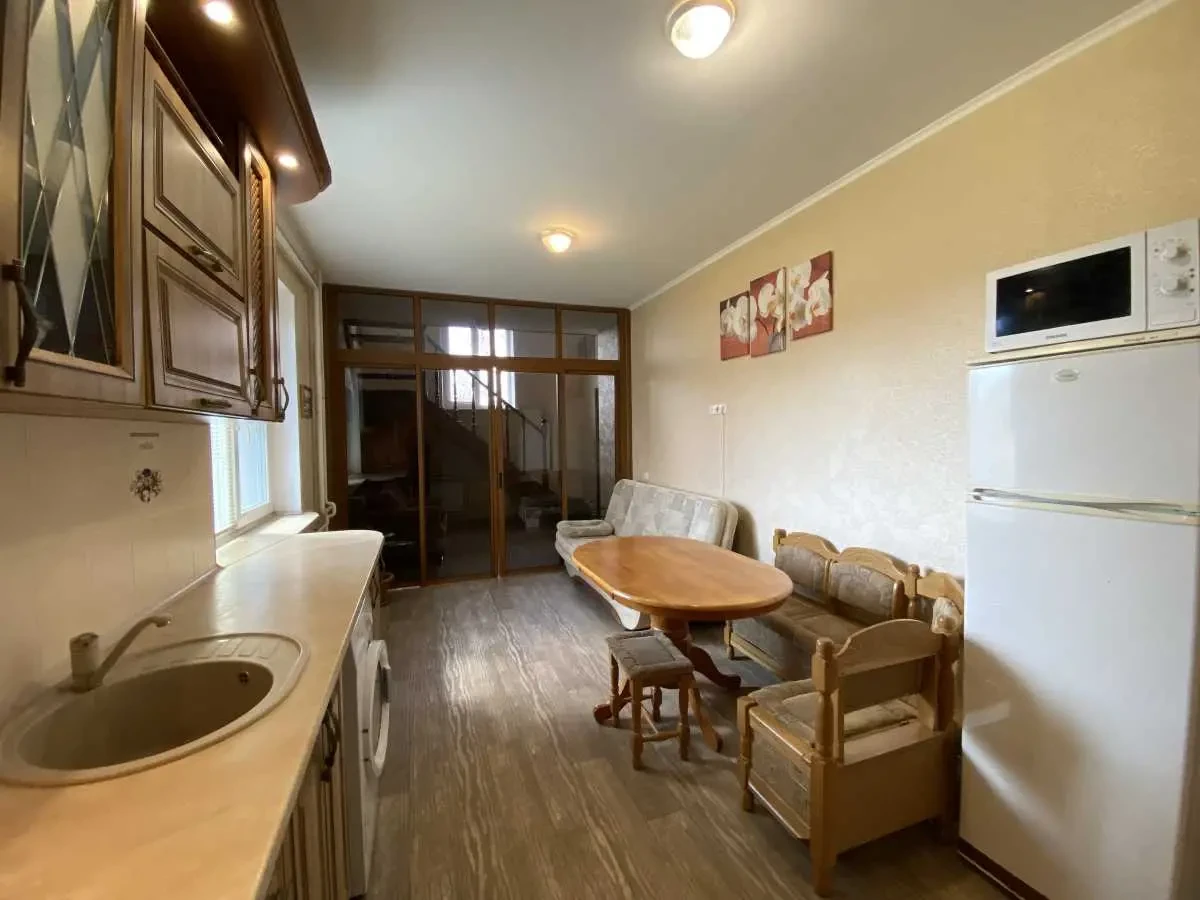 6-к будинок Бориспільський, Бориспіль, Садова 4