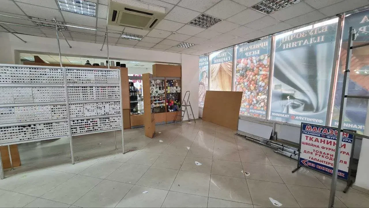 торгові площі Київ, Святошинський, Гната Юри 3