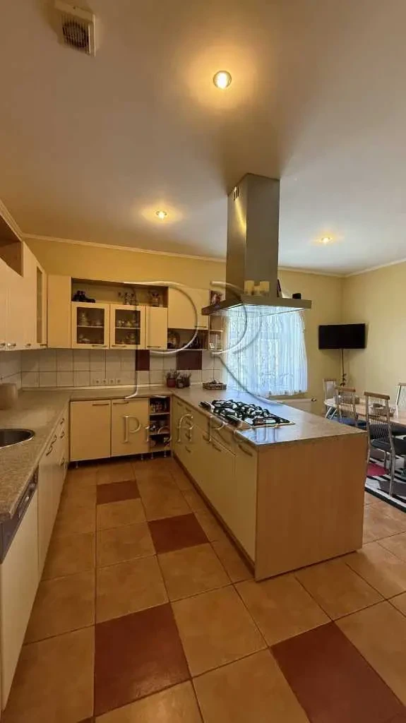 5-к будинок Бориспільський, Петропавлівське, Травнева вулиця 8