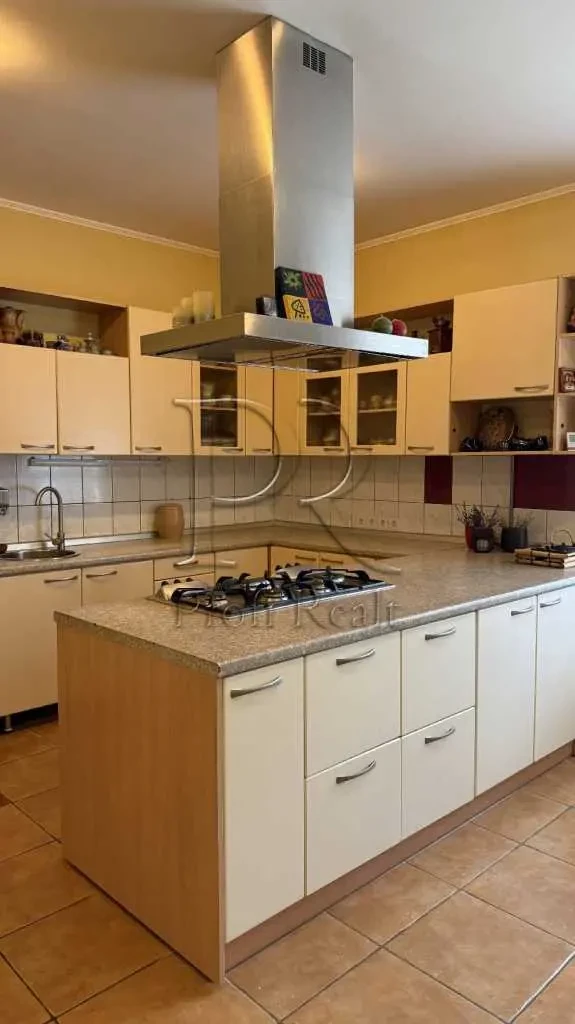 5-к будинок Бориспільський, Петропавлівське, Травнева вулиця 9