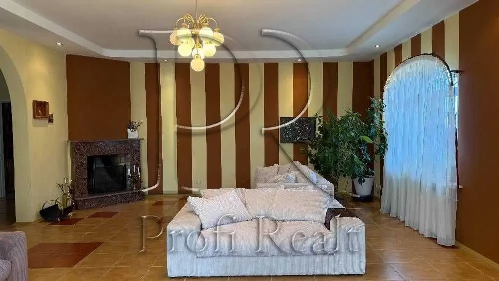 5-к будинок Бориспільський, Петропавлівське, Травнева вулиця 12