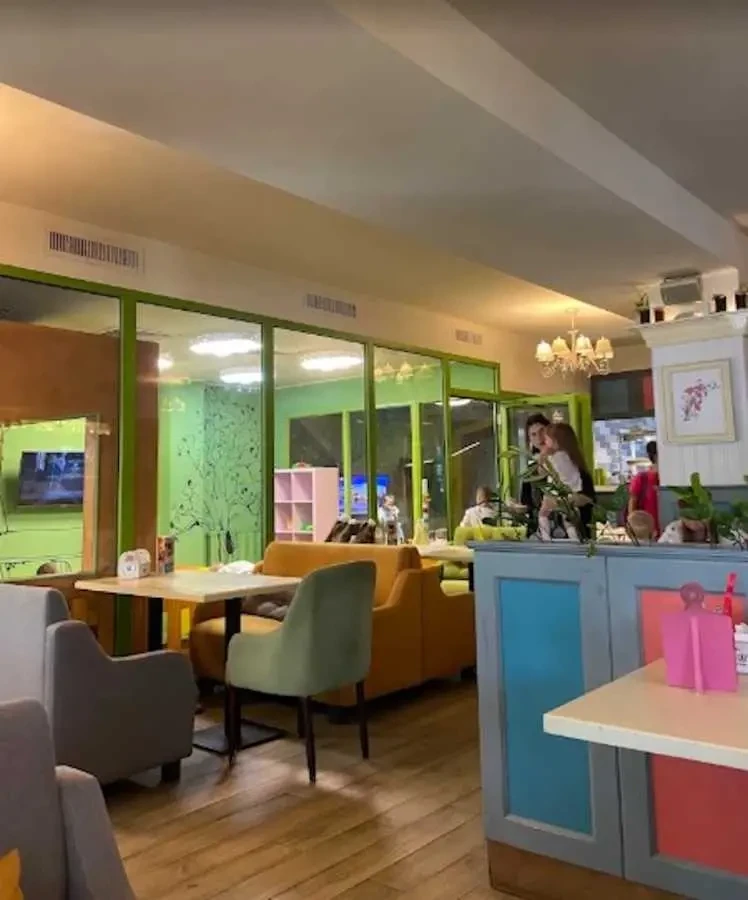 кафе, бар, ресторан Київ, Оболонський, Героїв Сталінграду 27 4