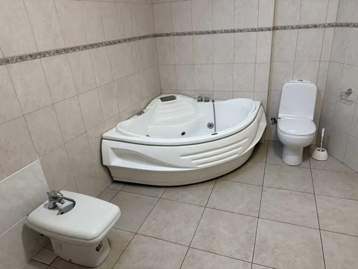 офісне приміщення Київ, Шевченківський, Трьохсвятительська 13 19