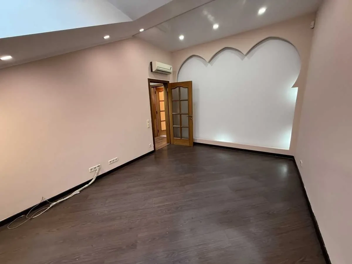 офісне приміщення Київ, Шевченківський, Трьохсвятительська 13 22