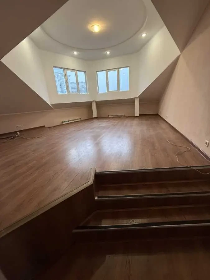 офісне приміщення Київ, Шевченківський, Трьохсвятительська 13 25