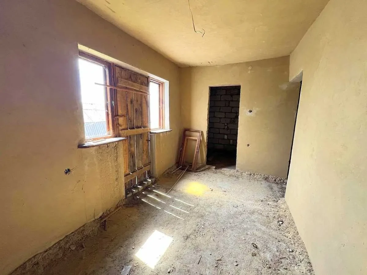 6-к будинок Бучанський, Макарів, Волошкова 11