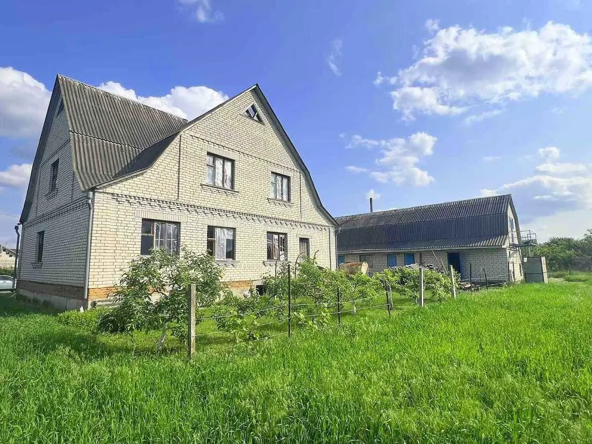 6-к будинок Бучанський, Макарів, Волошкова 8