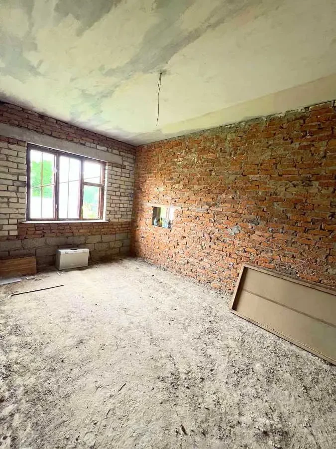 6-к будинок Бучанський, Макарів, Волошкова 4