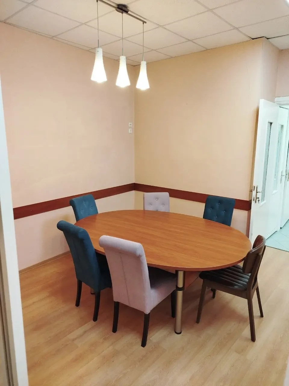 Продаж офісного приміщення 85 м2 в елітн. Центрі Львова, вул.Я.Стецька 4