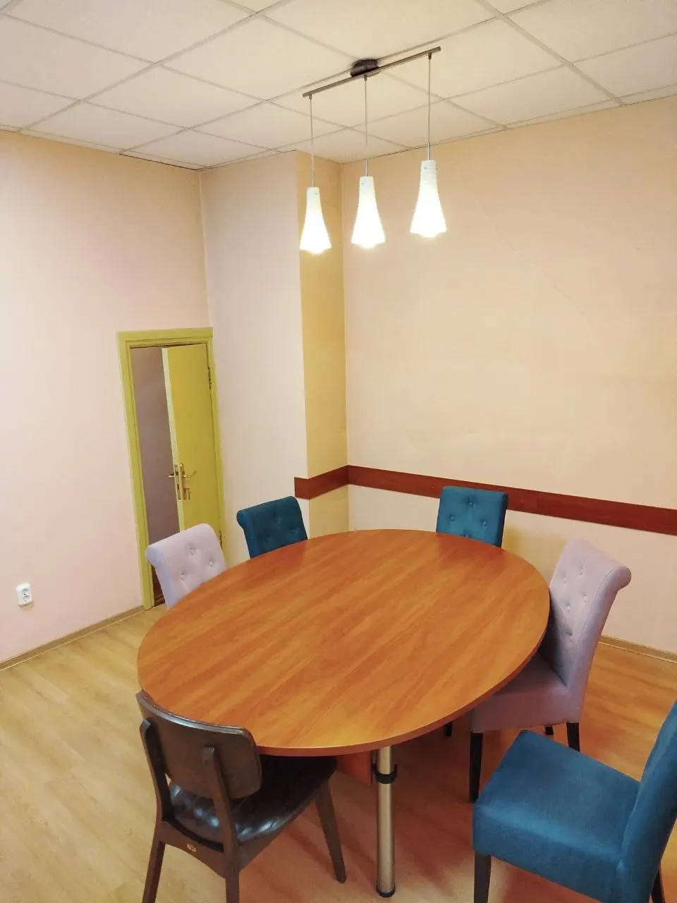 Продаж офісного приміщення 85 м2 в елітн. Центрі Львова, вул.Я.Стецька 2