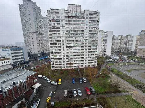 4-к квартира Київ, Дарницький, Михайла Гришка 8А 9