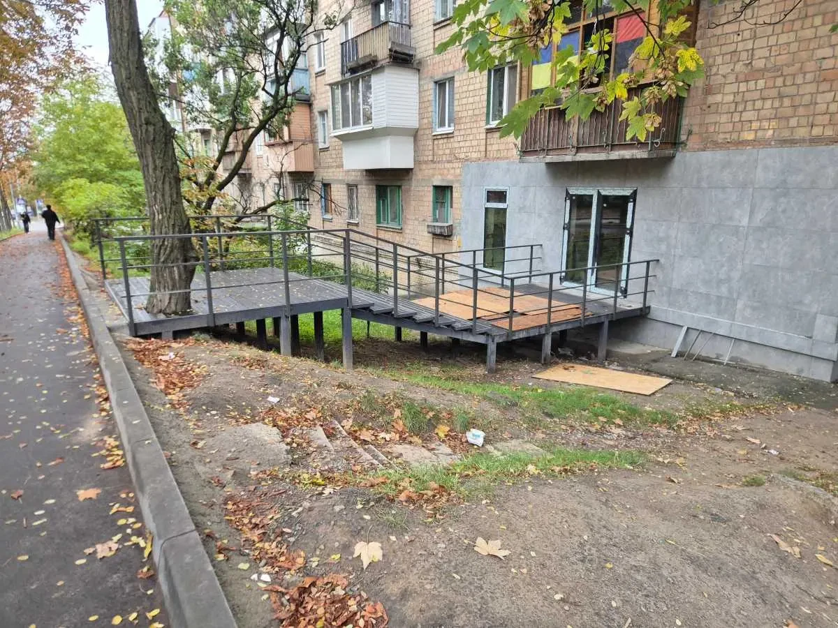 торгові площі Київ, Подільський, Червонопільська 13/16 4