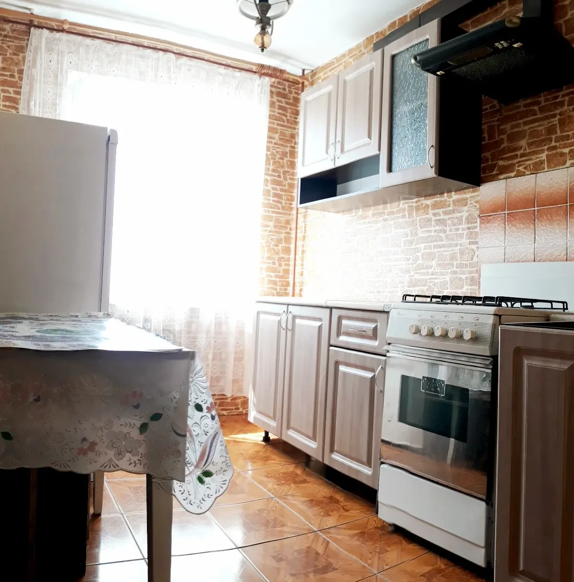 Оренда 2-кім. квартири 50 м.кв., в. Наукова 4