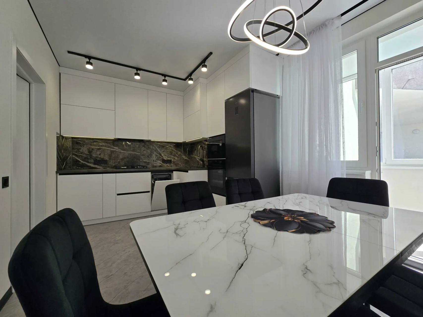 Продаж 2-кім. квартири 63.3 м.кв., в. Бережанська 9