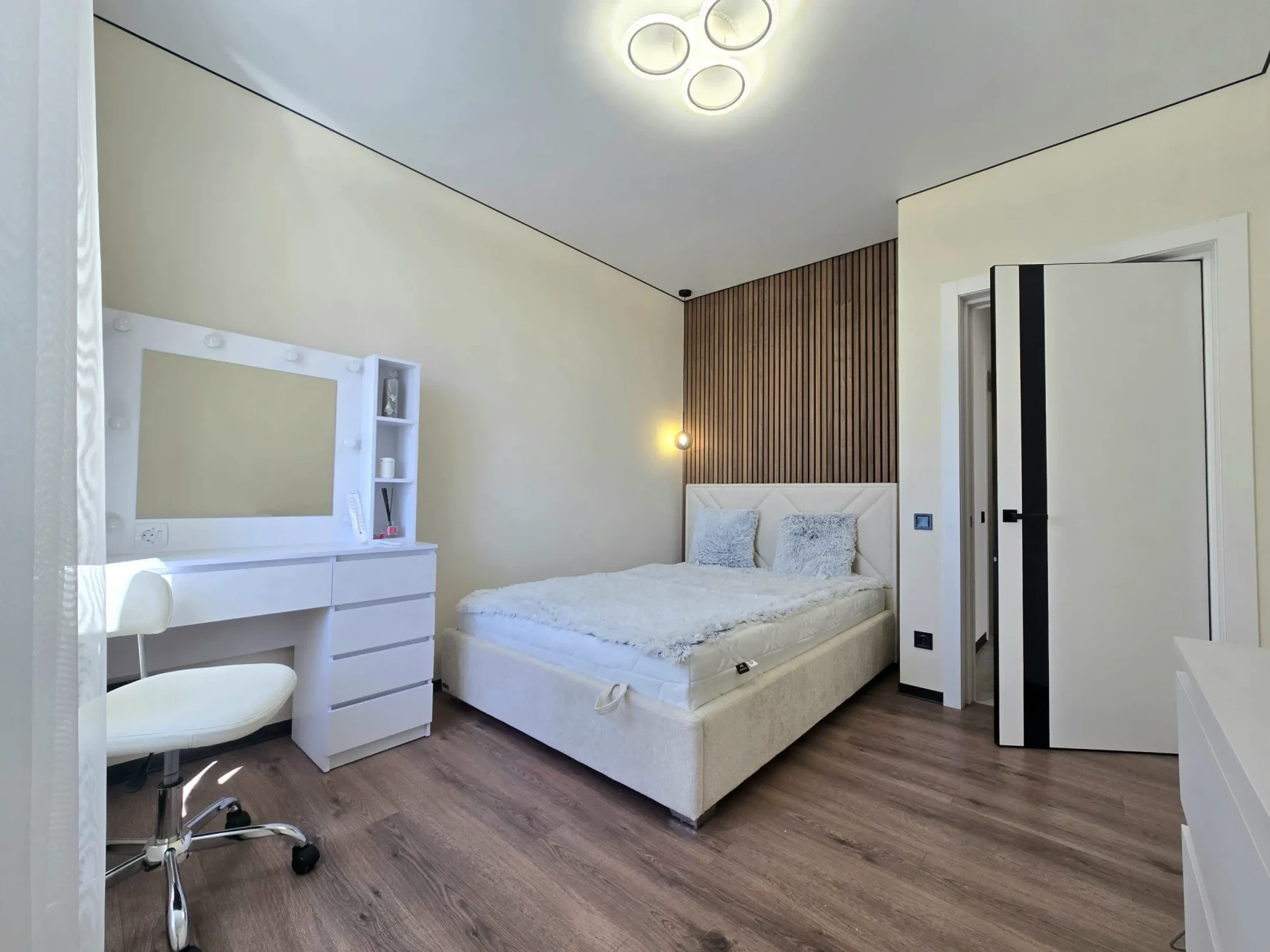 Продаж 2-кім. квартири 63.3 м.кв., в. Бережанська 7