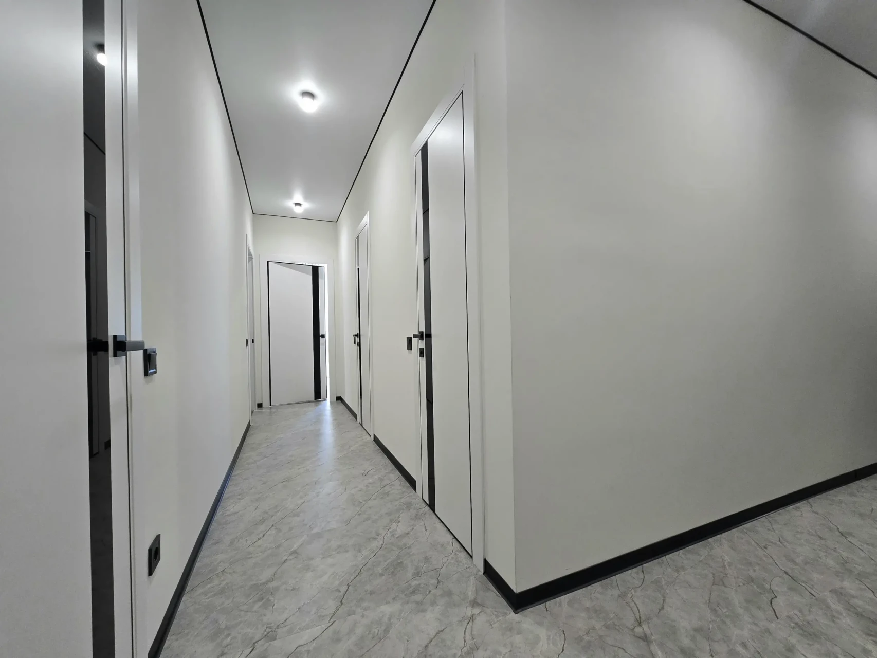 Продаж 2-кім. квартири 63.3 м.кв., в. Бережанська 8