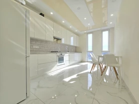 Продаж 2-кім. квартири в новобудові з ремонтом, вул. Малоголосківська