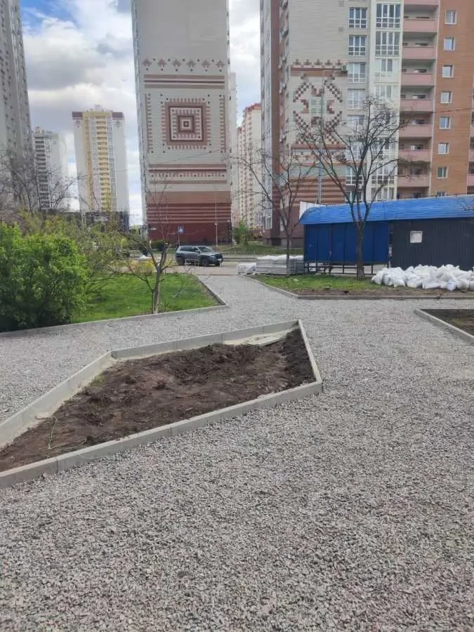 торгові площі Київ, Дарницький, Бориса Гмирі 9 12